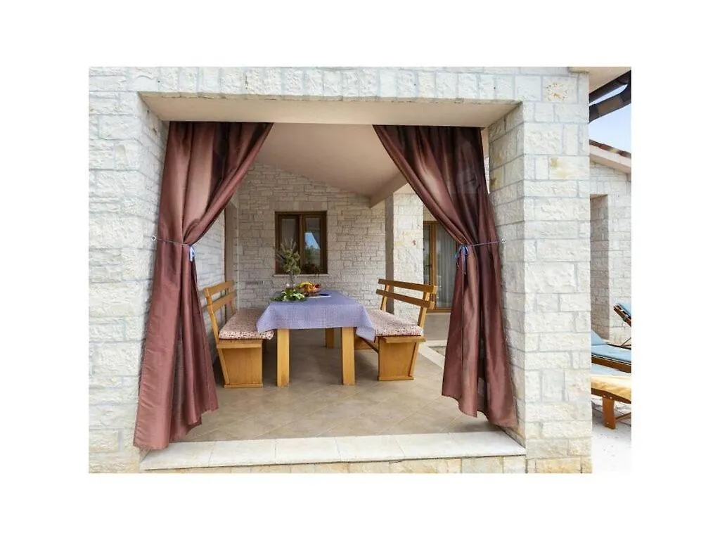 Villa Van Steen Mirela Barban