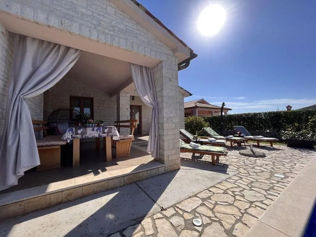 Villa Van Steen Mirela Barban